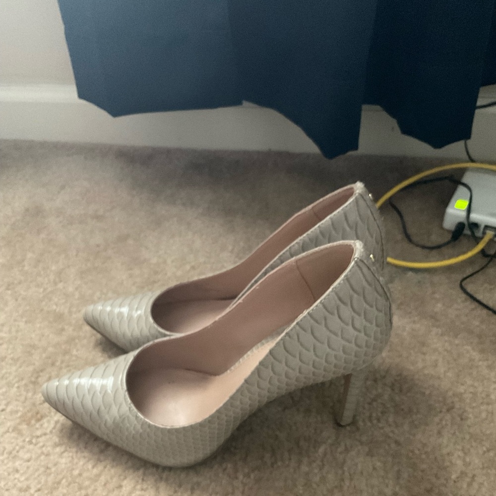 Women BCBG Gray Snake Stiletto Heels Sz 10
